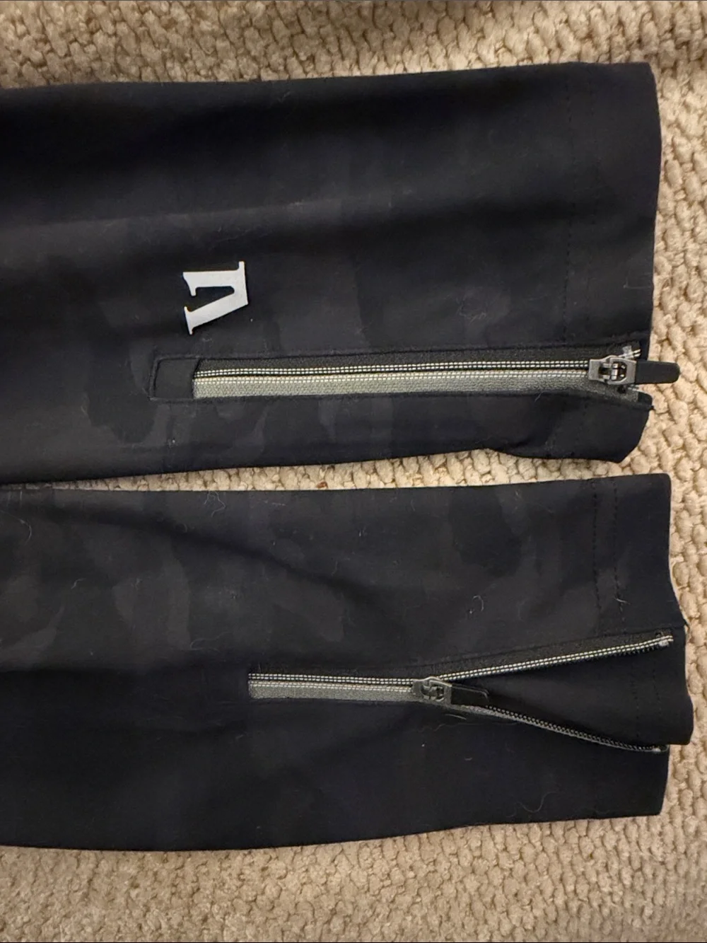Vuori Men's Black Camo running tight